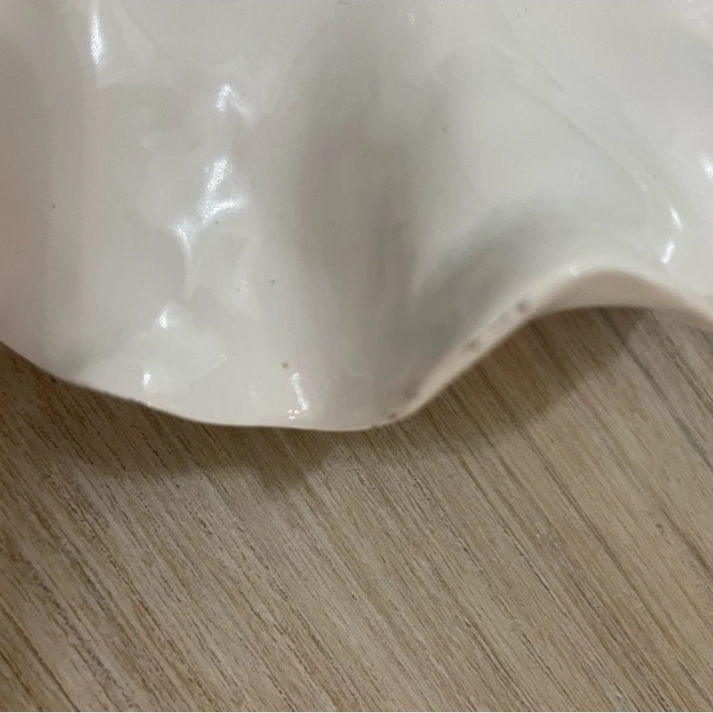 Three hands corp white resin elephant wall decor hook